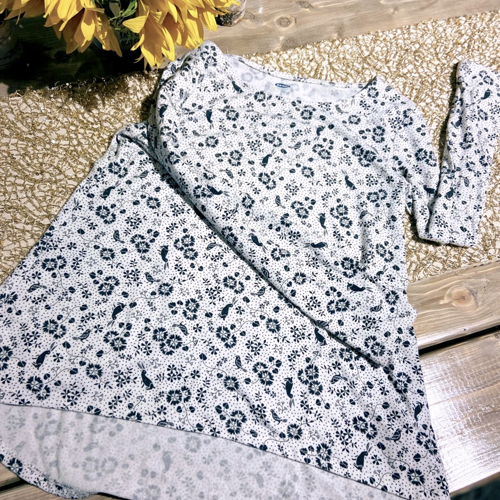 Girls Old Navy swing top.